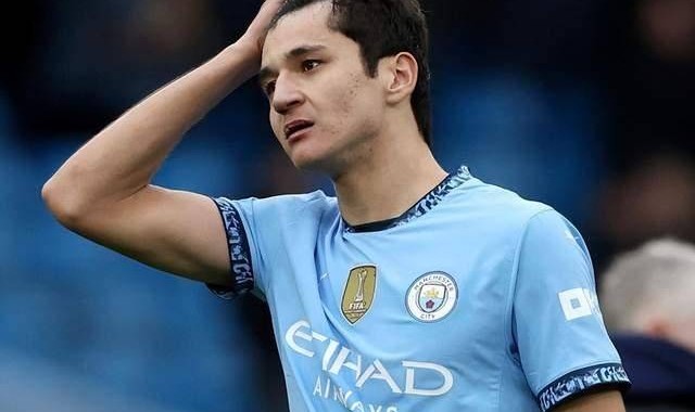 4场0分钟！曼城4000万新援“消失”了：沦为瓜帅整活牺牲品