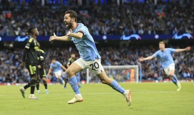 他直接参与250粒进球，梅西后首人！