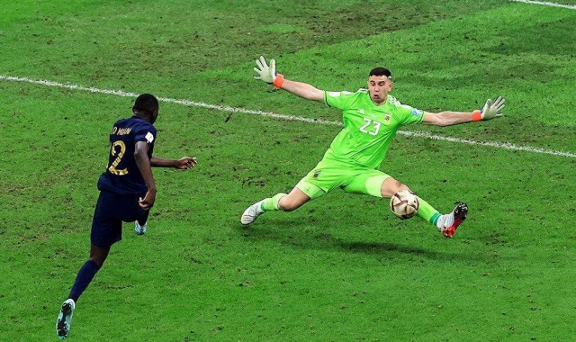 巴萨目标大马丁，特尔斯特或或离队，法甲新星考虑加盟