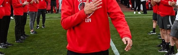 克洛普挥别一周年！利物浦社媒晒照：安菲尔德永恒重金属乐章