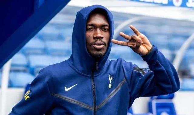 红牌+越位1厘米！十人本菲卡钢铁防线现形，穆帅光明球场决战15年魔咒