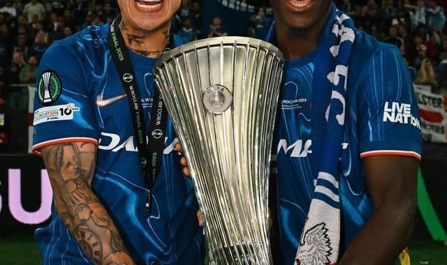 别急？蓝军闯入欧冠+夺取欧协联，主力后腰双人组走向顶级模式