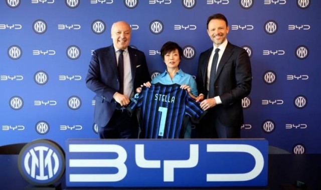 早报：曼联7100万镑签姆贝莫 雷特吉6500万欧加盟卡迪西亚