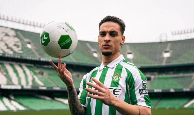 正式拒绝！曼联坚决表态：安东尼必须永久转会，西甲豪门争抢激烈