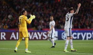 邓弗里斯2射1传，国米凭啥逼平巴萨？